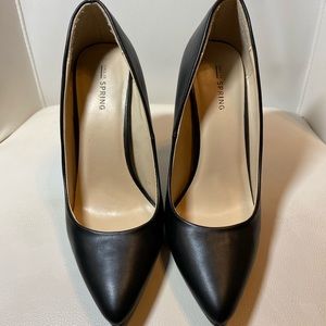 Classic black pointy toe pumps